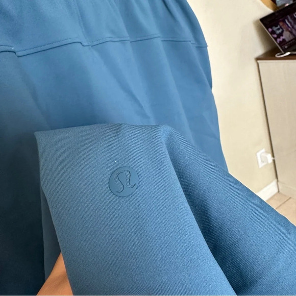 Lululemon On the Fly 7/8 Pant - Size 4 either code blue or petrol blue pants - Picture 8 of 10
